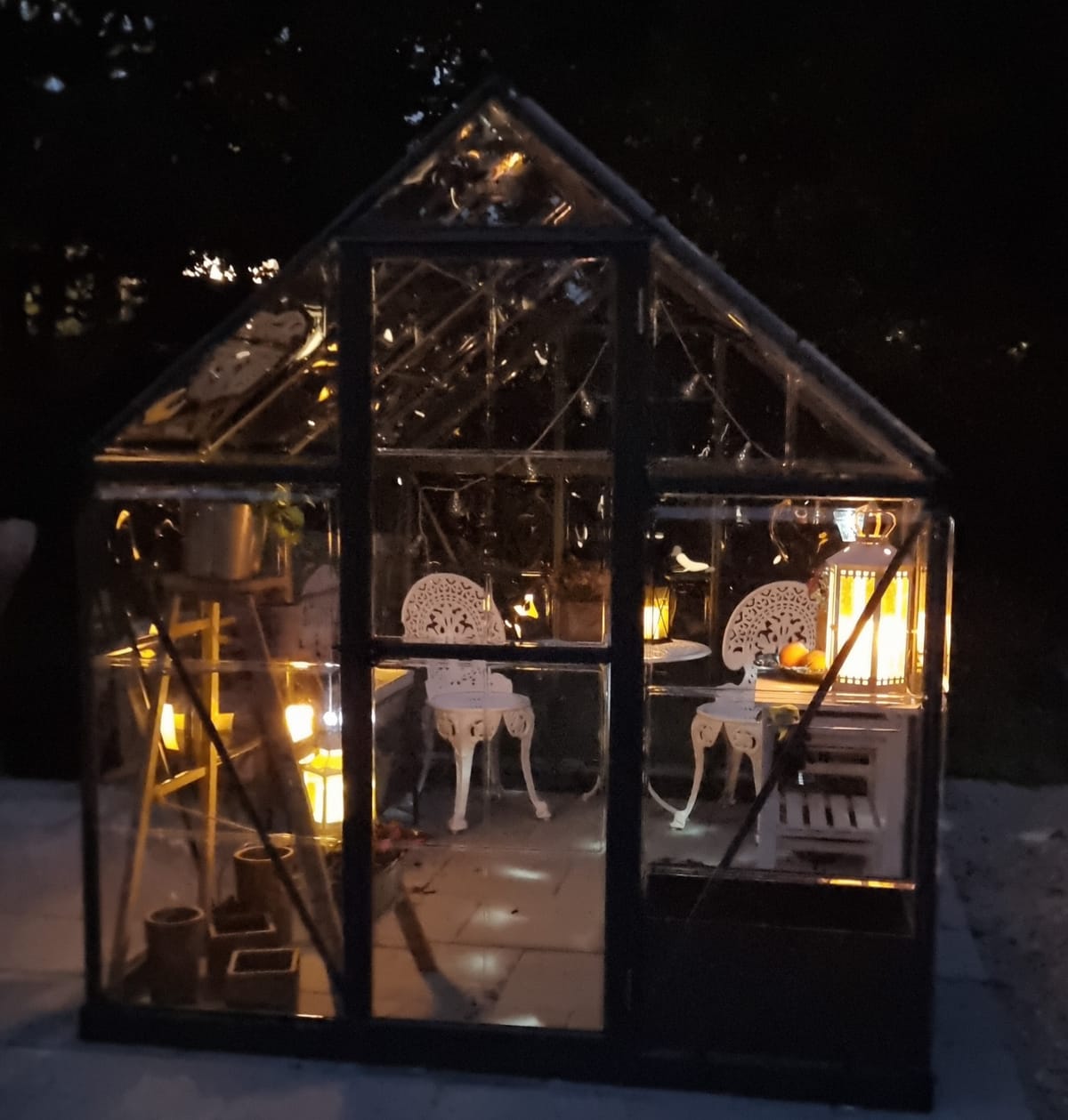 Höst, torrt gräs och pynt.