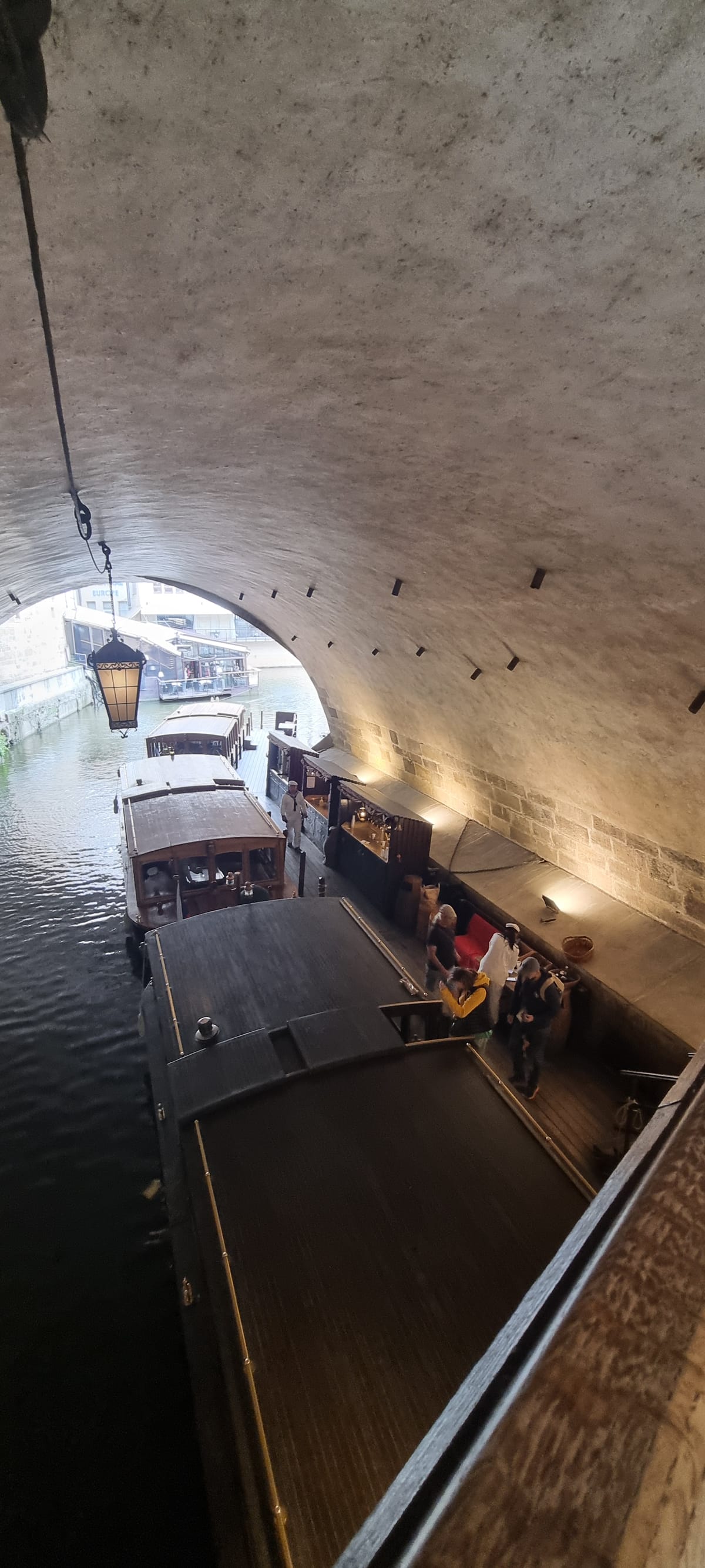 Prag del 5, Stulna ägg, båttur och spa.