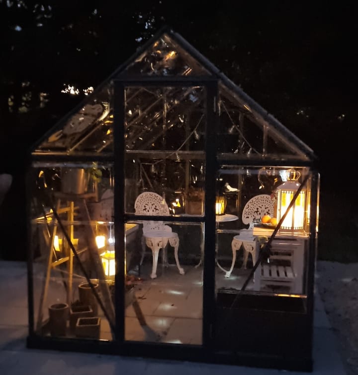 Höst, torrt gräs och pynt.