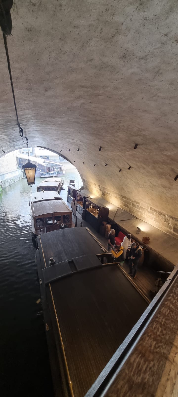 Prag del 5, Stulna ägg, båttur och spa.